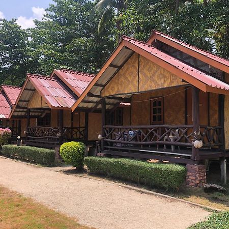 Moonwalk Lanta Resort Koh Lanta Ngoại thất bức ảnh